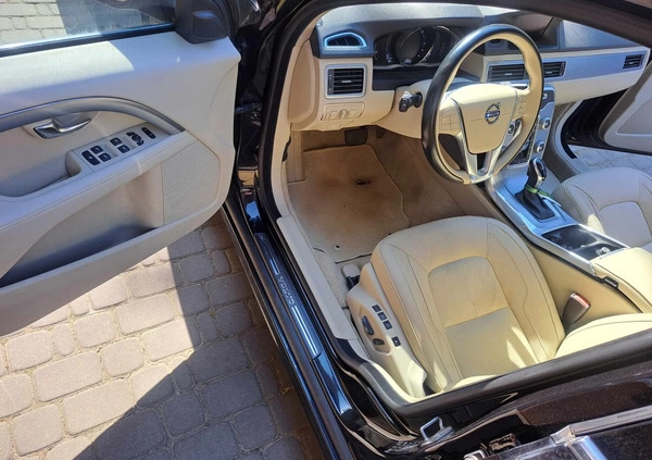Volvo V70 cena 43600 przebieg: 318689, rok produkcji 2016 z Otwock małe 562